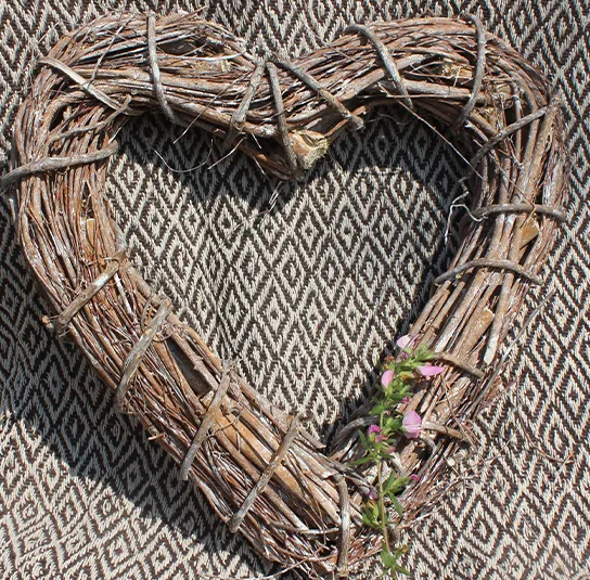 Herz Kranz Rattan 30 cm – Bild 8