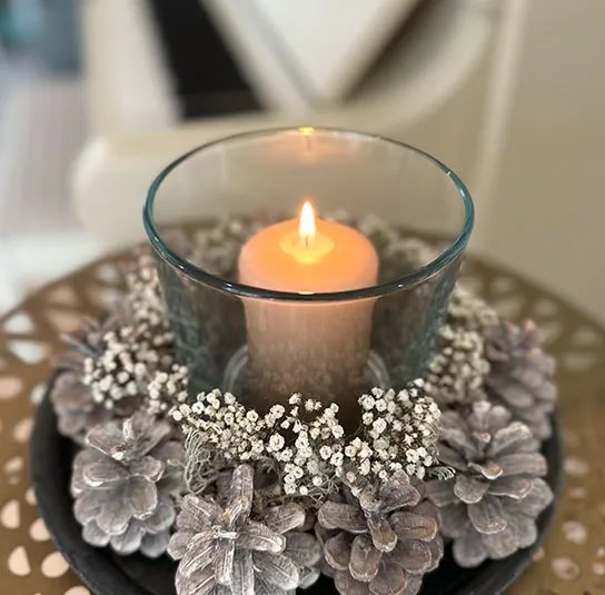 DIY Dekoset – Advent-Windlicht Kiefernzapfen-Kranz