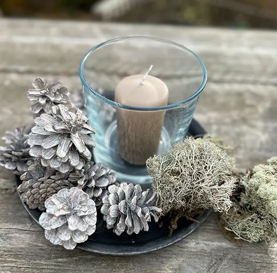 DIY Dekoset – Advent-Windlicht Kiefernzapfen-Kranz – Bild 4